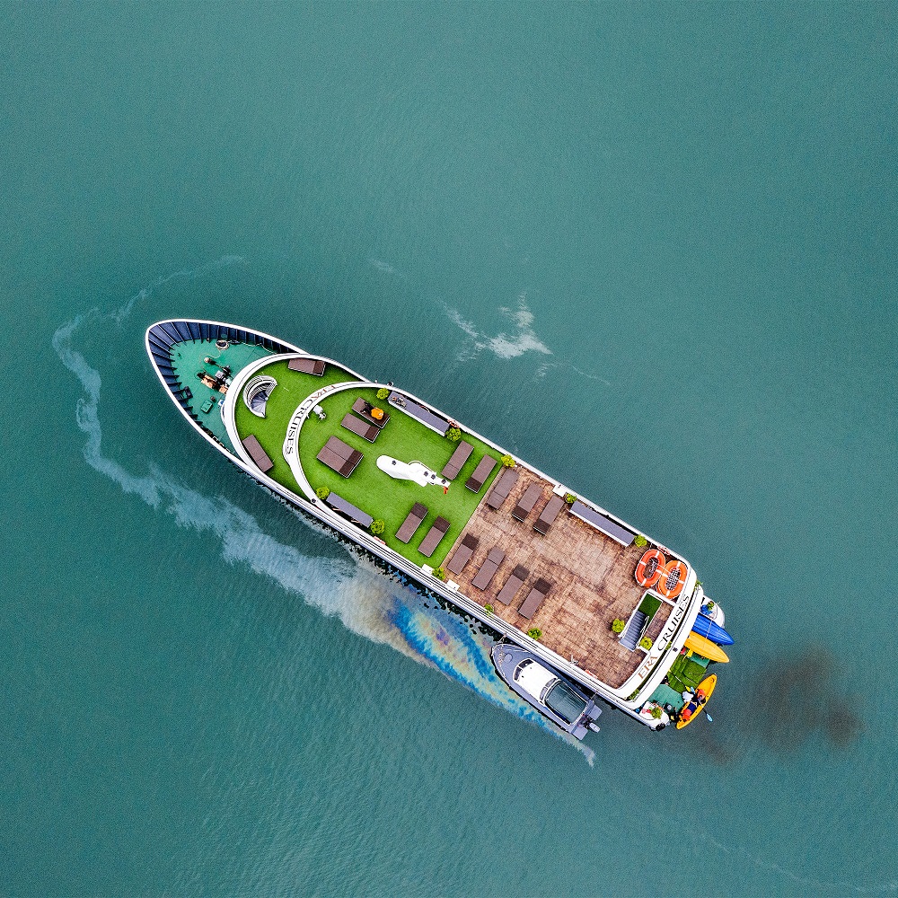 Aerial view of a boat when oil spill in the sea.